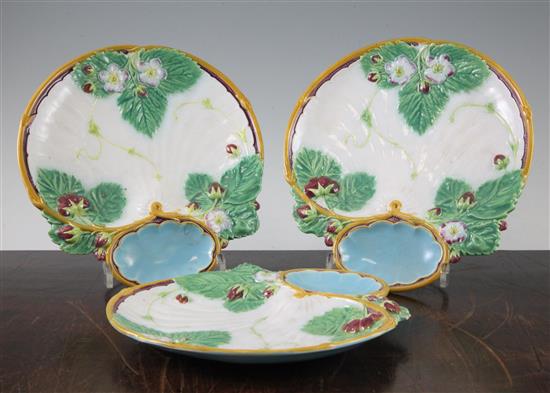 Three Minton majolica shell shape strawberry dishes, c.1867, 21.75cm